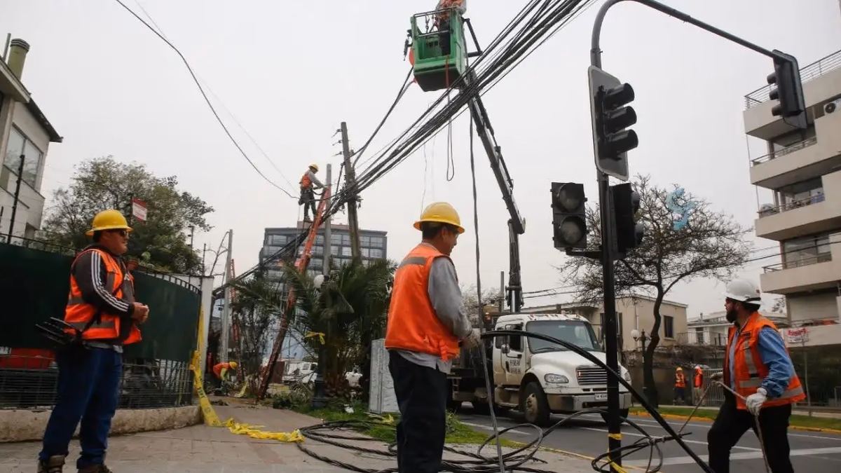 Enel informa corte de luz en 10 comunas de Santiago para el miércoles 1 de octubre