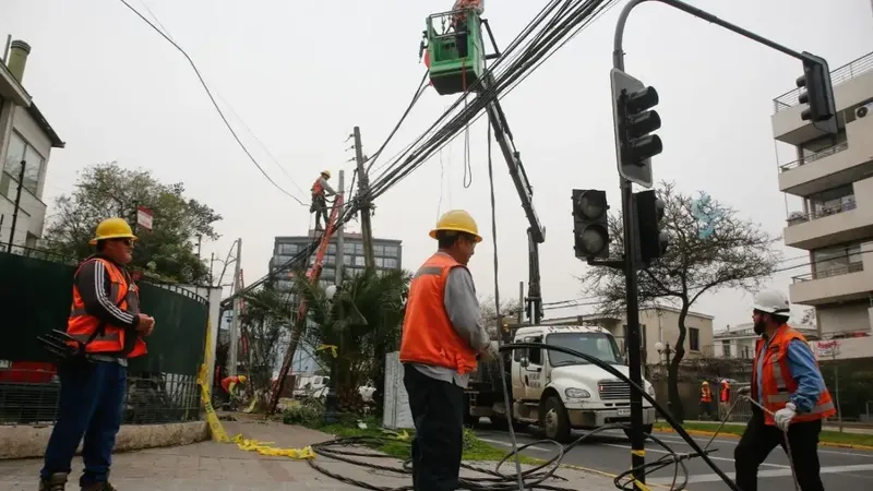 Enel informa corte de luz en 10 comunas de Santiago para el miércoles 1 de octubre