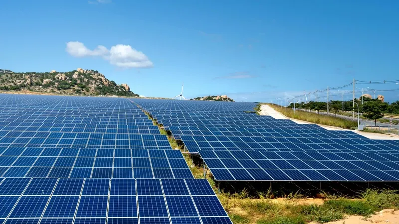 Energía solar en China superará al carbón en 2026: el dato de 300 GW que reordena su sistema eléctrico
