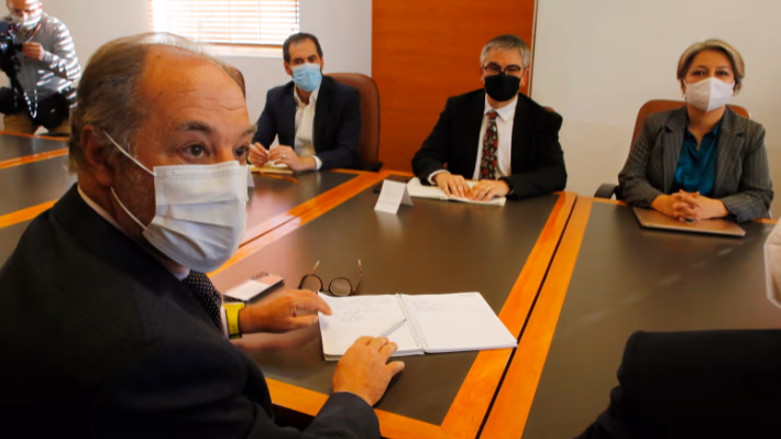 Equipo económico del Gobierno se reúne con CPC y CUT para definir agenda post 4/S: Sutil dice que «cambió el eje político»