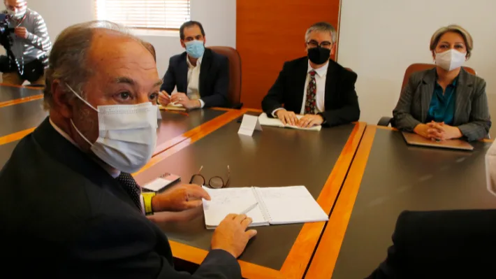 Equipo económico del Gobierno se reúne con CPC y CUT para definir agenda post 4/S: Sutil dice que «cambió el eje político»