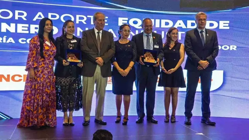 Escondida | BHP: 44,3% de participación femenina marca hito en sus 35 años y redefine la minería chilena