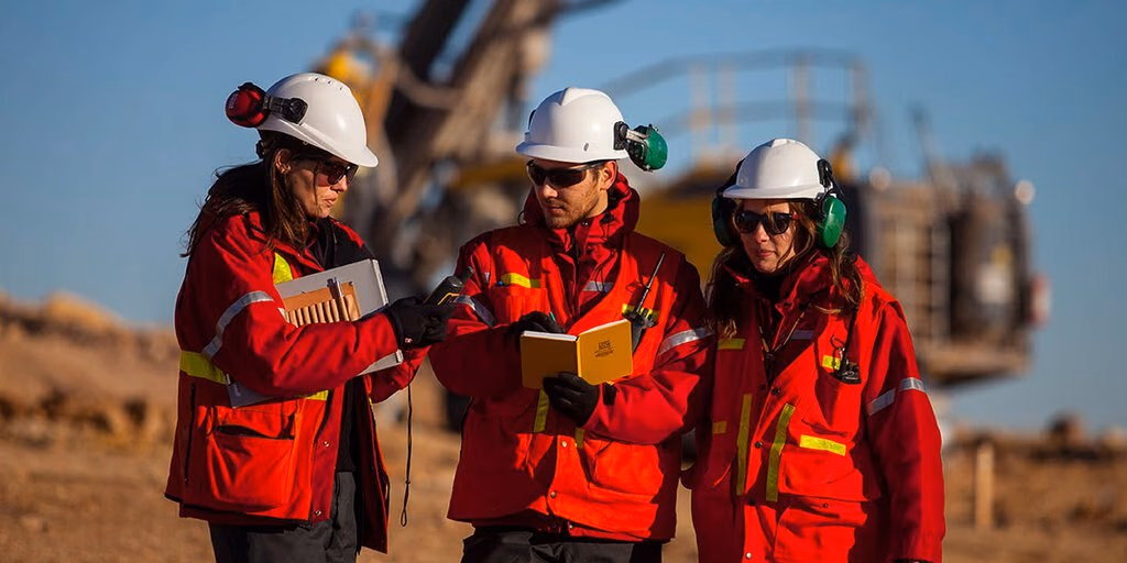 Esfuerzos de las mineras para atraer a más mujeres no surtieron efecto