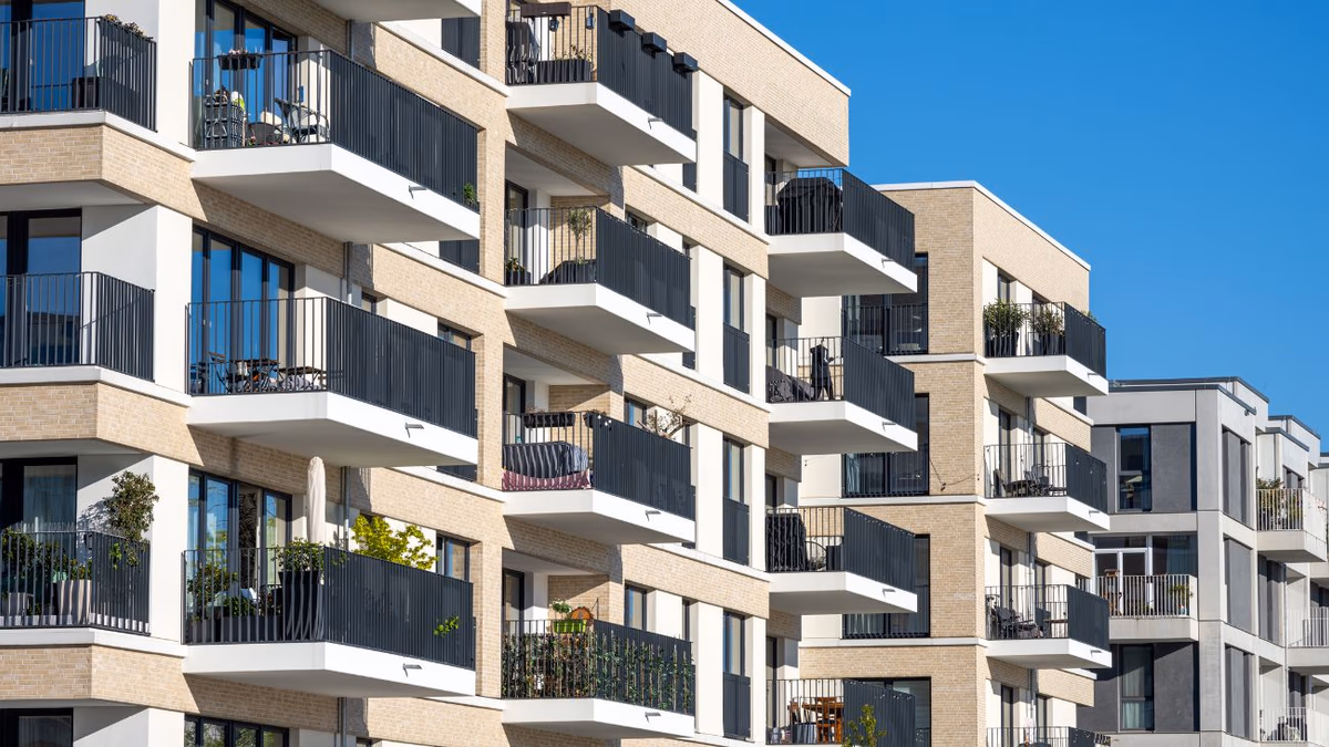 Este es el sueldo que hay que ganar para comprar un departamento en la playa en Chile