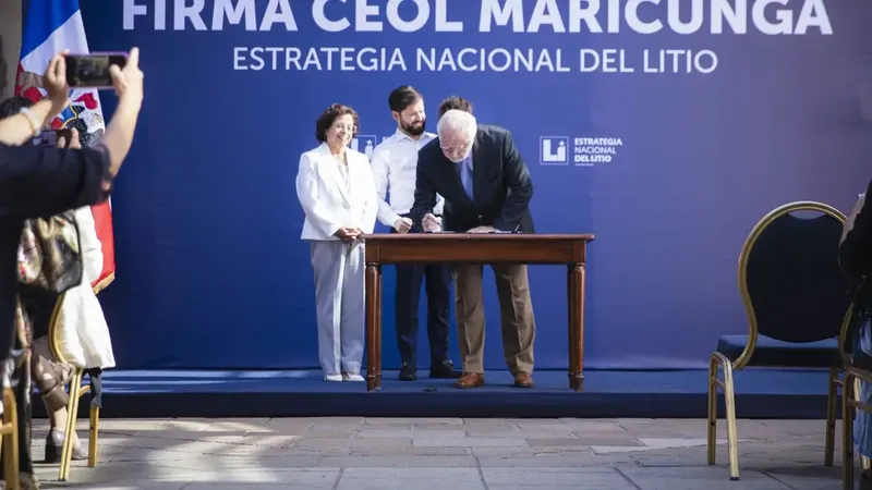 Estrategia Nacional del Litio da nuevo paso con firma de segundo CEOL para operación de litio en la región de Atacama
