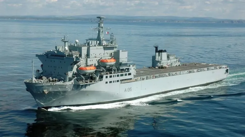 Estrecho de Ormuz: Francia y Reino Unido anuncian misión naval para proteger el comercio global