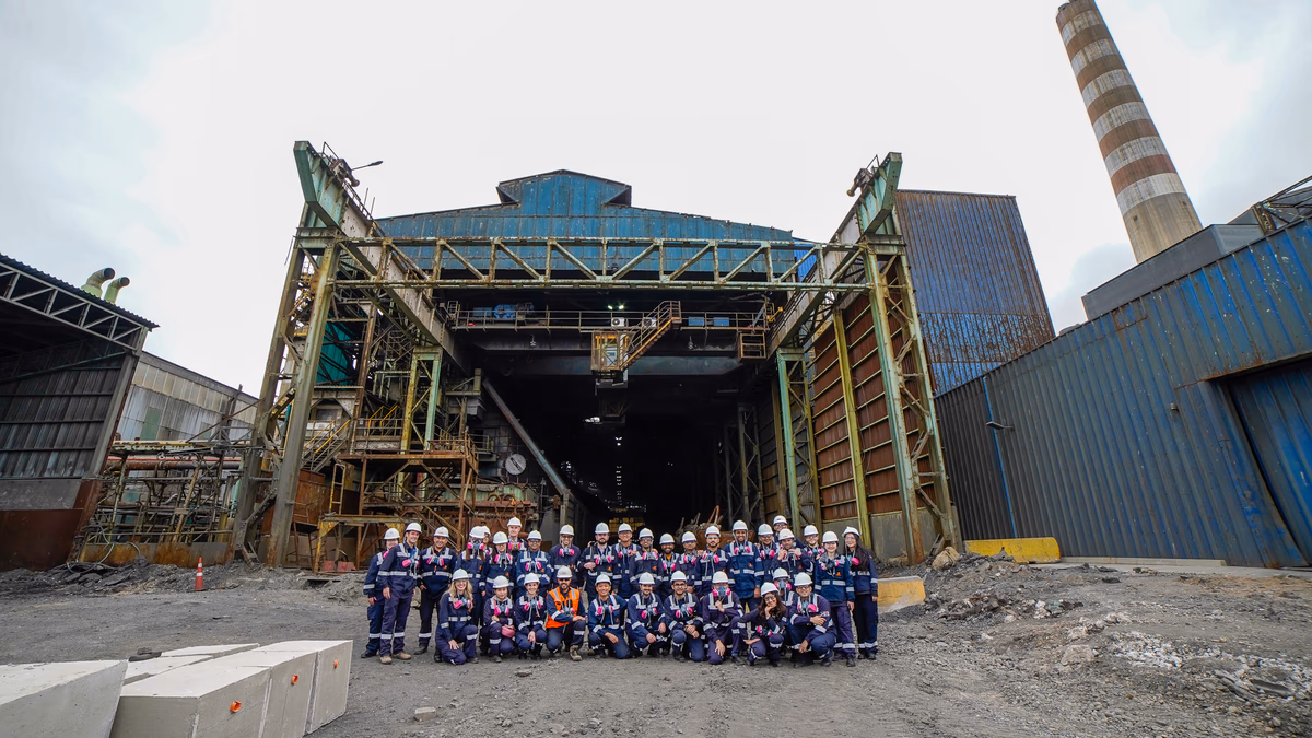 Estudiantes de Escuela de Negocios de la Universidad British Columbia visitan División Ventanas de Codelco