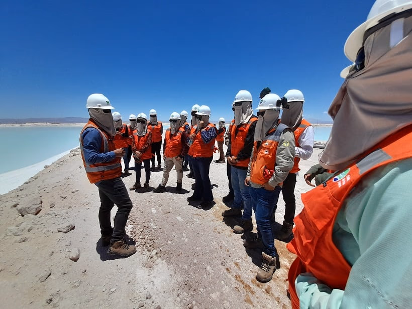 Estudiantes de Ingeniería conocen proceso SQM para producir sulfato de litio con la menor huella de carbono