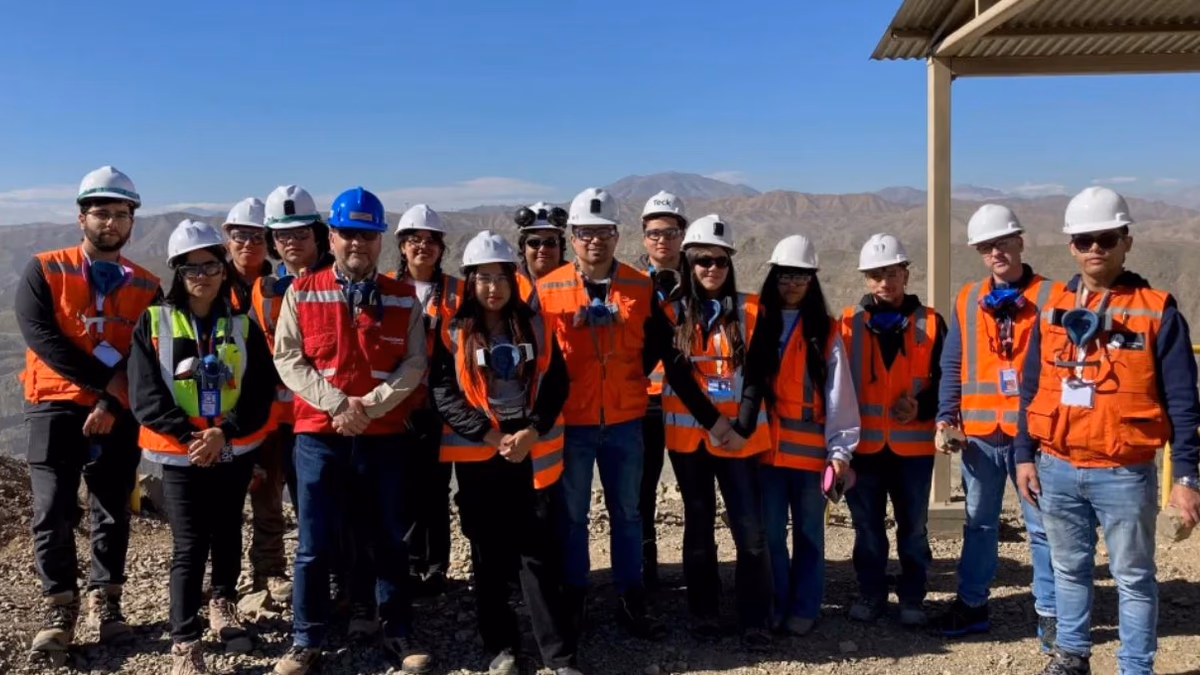 Estudiantes de ingeniería en minas de la Universidad Central visitan Minera Candelaria
