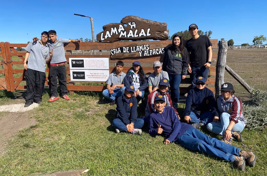 Estudiantes del Liceo Bicentenario de Pica regresan con nuevos aprendizajes de pasantías en Francia y Argentina
