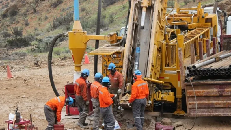 Estudio de polarización inducida (IP) de Red Metal Resources en la propiedad Carrizal