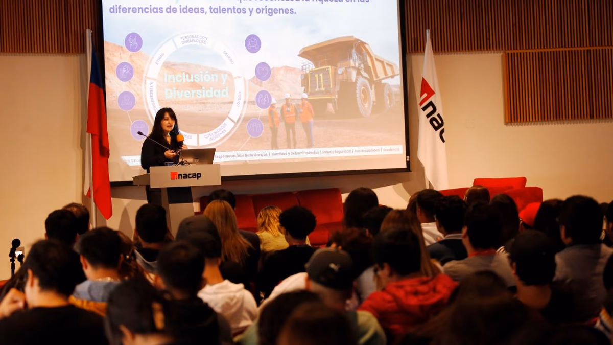 Exitoso seminario conmemora el Día Internacional de la Mujer en minería en Iquique