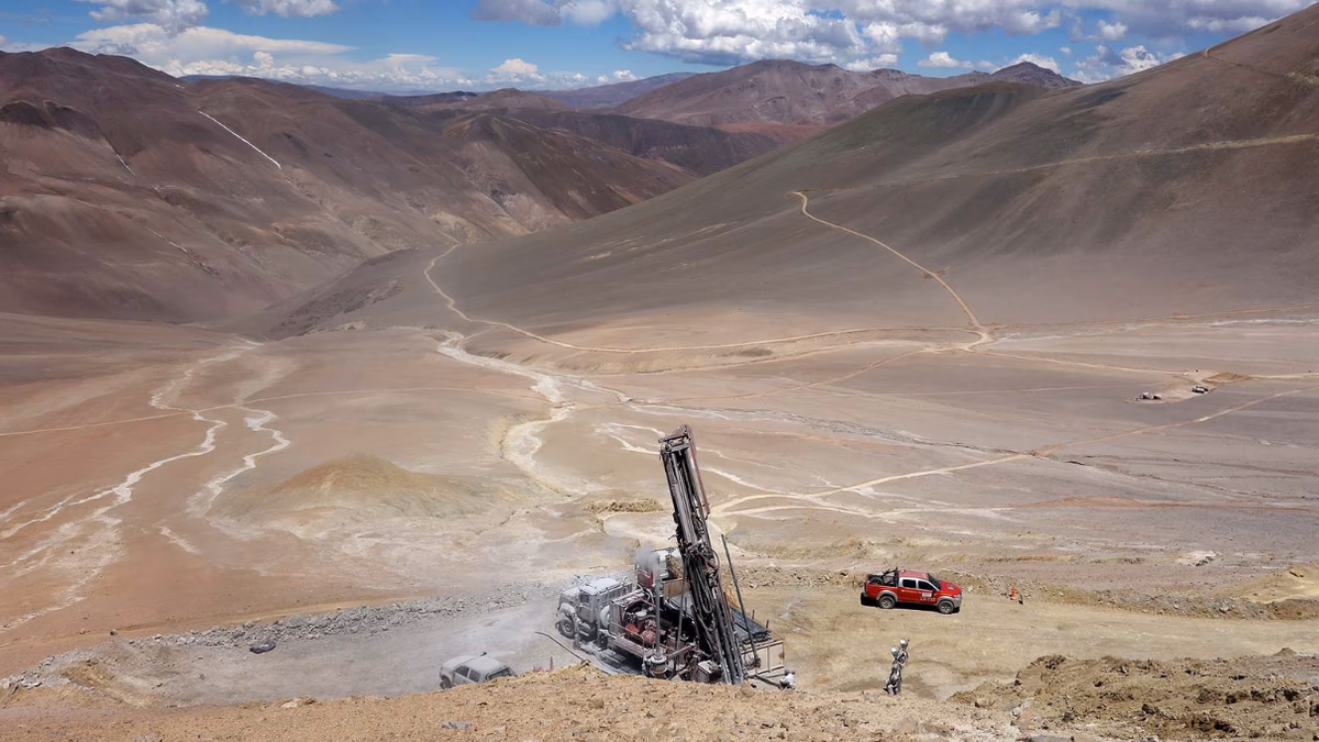 Exploración en Filo Del Sol: Descubren potencial mineral en Chile y Argentina
