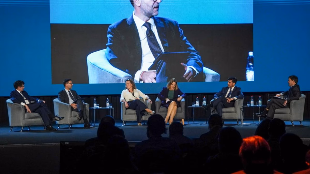 Expomin 2025: Desafíos y Avances en la Regulación del Sector Minero según Francisco Saffie