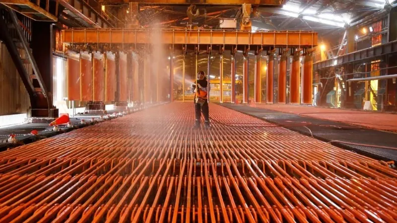Exportaciones de cobre de Perú suben 50,5% y alcanzan US$ 3.397 millones