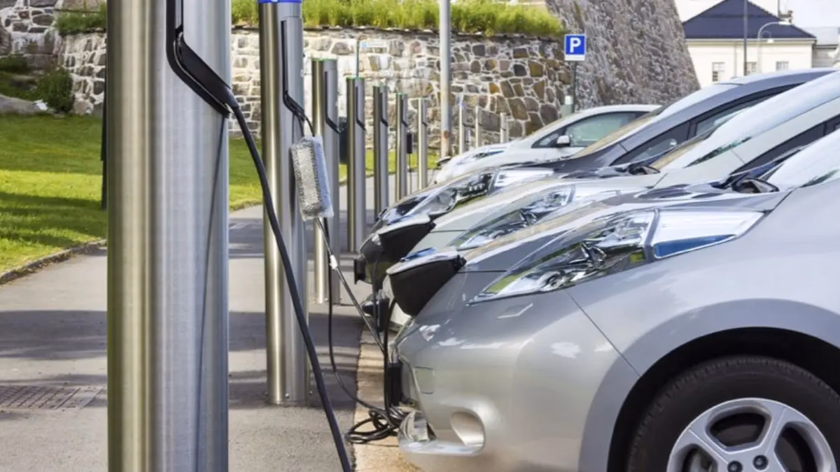 Exxon desarrolla nuevo grafito que promete extender la vida útil de las baterías de vehículos eléctricos