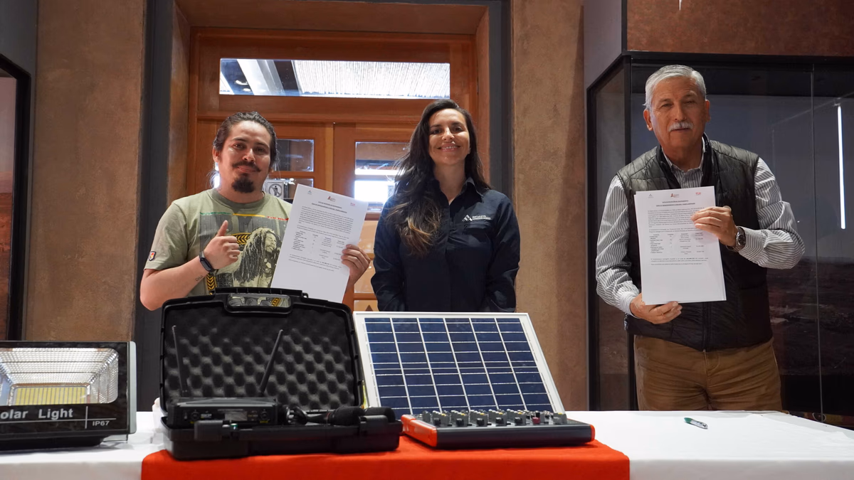 Feria de emprendedoras y emprendedores cuenta con sistema eléctrico solar para seguir creciendo