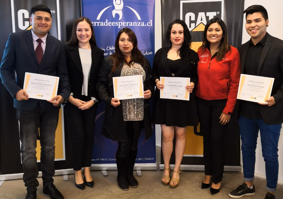 Finning Chile y Fundación Tierra de Esperanza continúan abriendo caminos