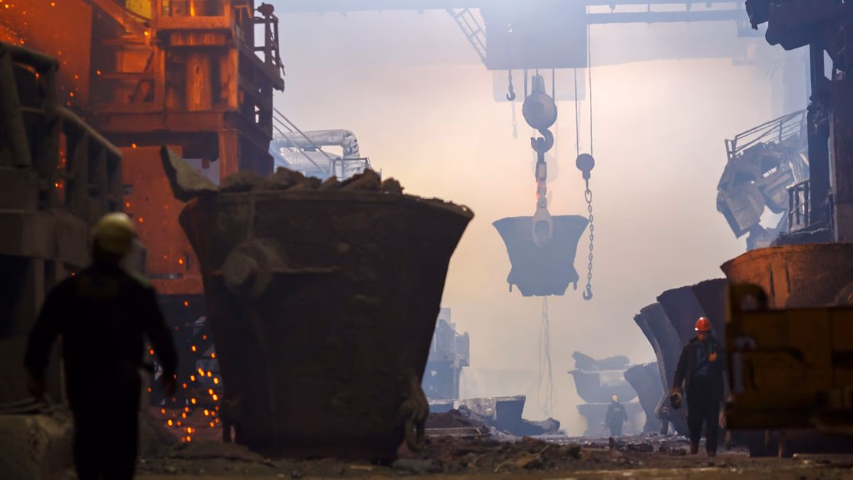 Fitch Proyecta Caída de Precios de Metales Industriales en 2024, Mientras que el Oro se Prepara para un Aumento