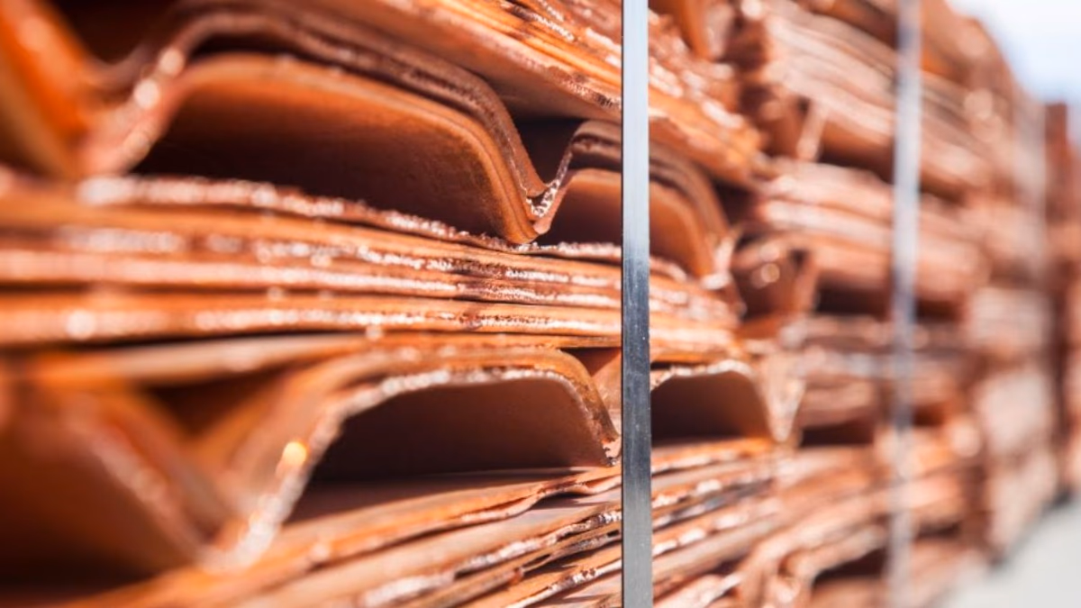 Futuros de cobre caen a su menor nivel en casi un mes lastrados por la escasa demanda desde China