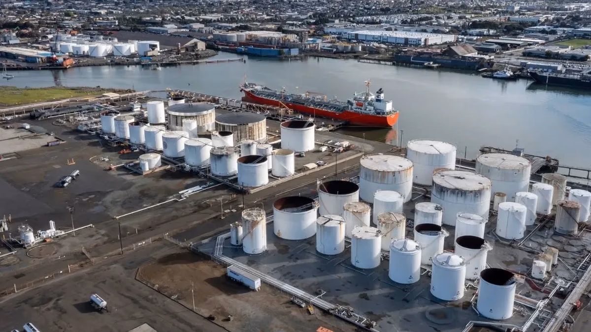 Gasolina en Estados Unidos superó los US$4 por galón en medio del shock petrolero por la guerra en Irán