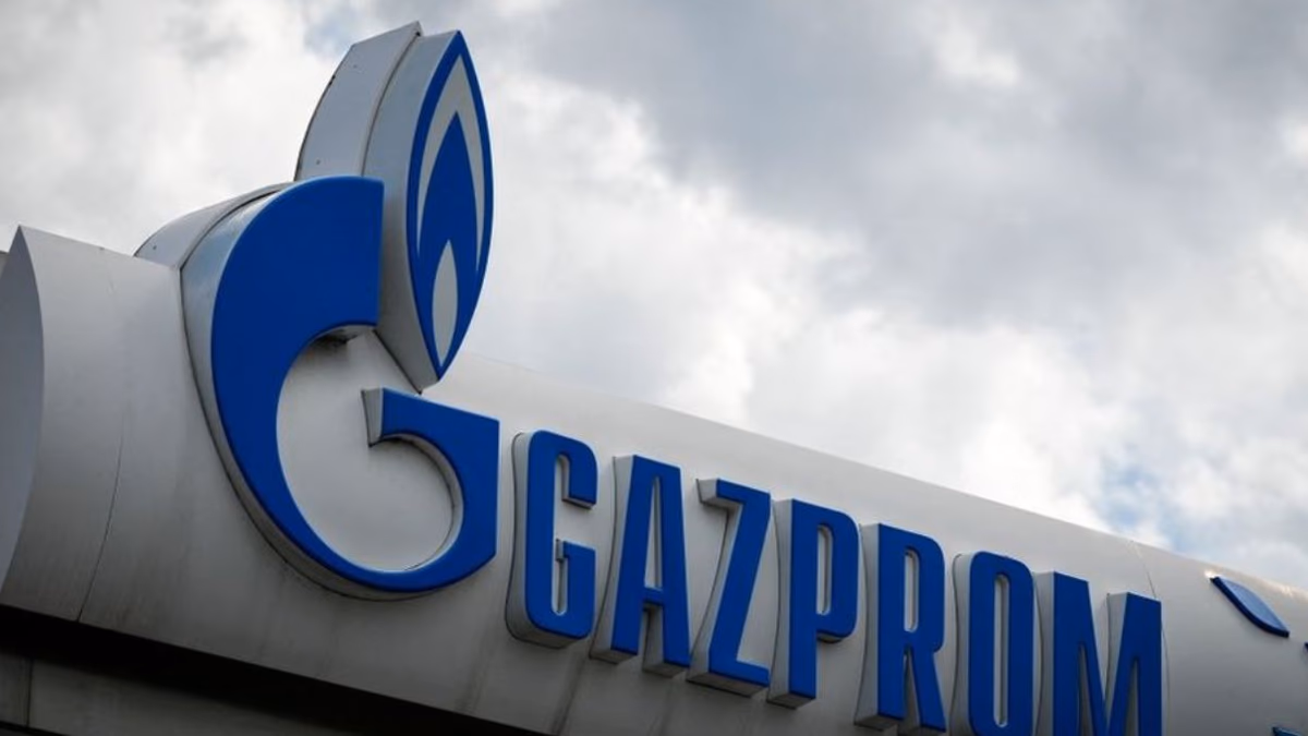 Gazprom reduce producción de gas natural y registra pérdida anual histórica.