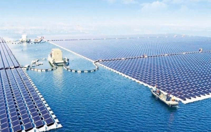 Ghana pone sus miras en las plantas solares flotantes