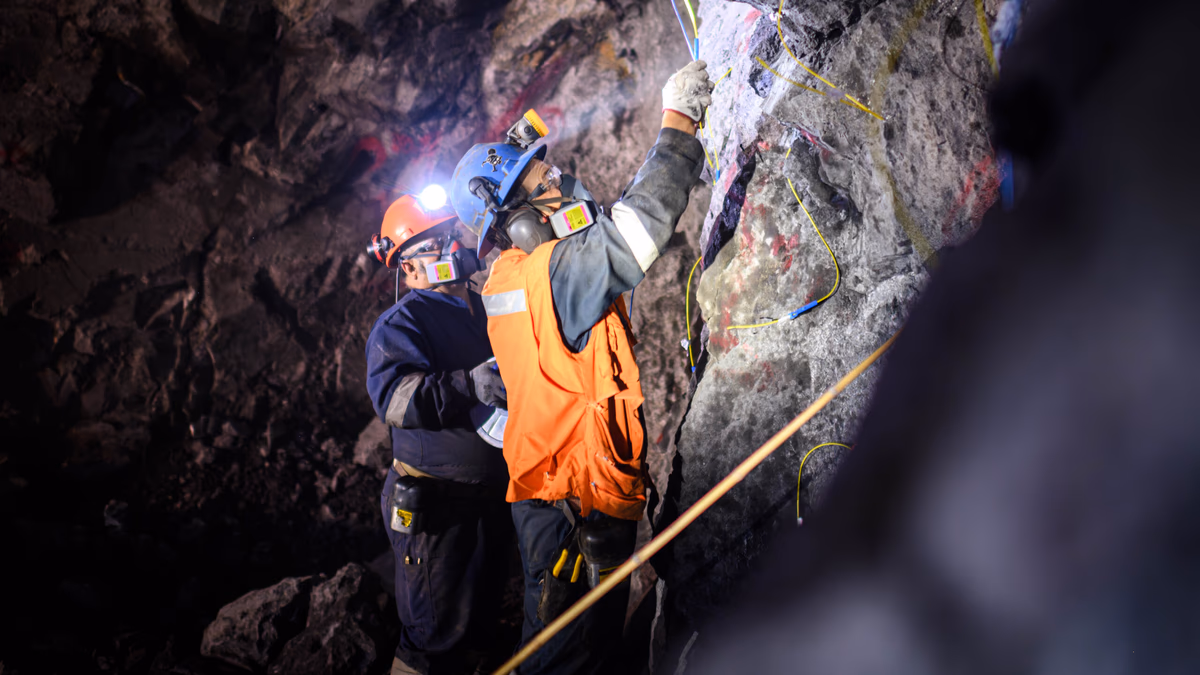 Gobierno entrega más de $2 mil millones a proyectos de pequeña minería