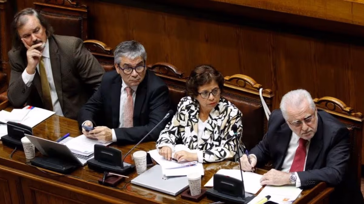 Gobierno y Codelco enfrentan cuestionamientos transversales de senadores al acuerdo con SQM por el salar de Atacama