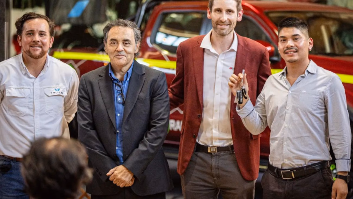 Grandleasing y Enaex lideran la revolución verde en minería con la primera flota de camionetas eléctricas 4×4 en Chile