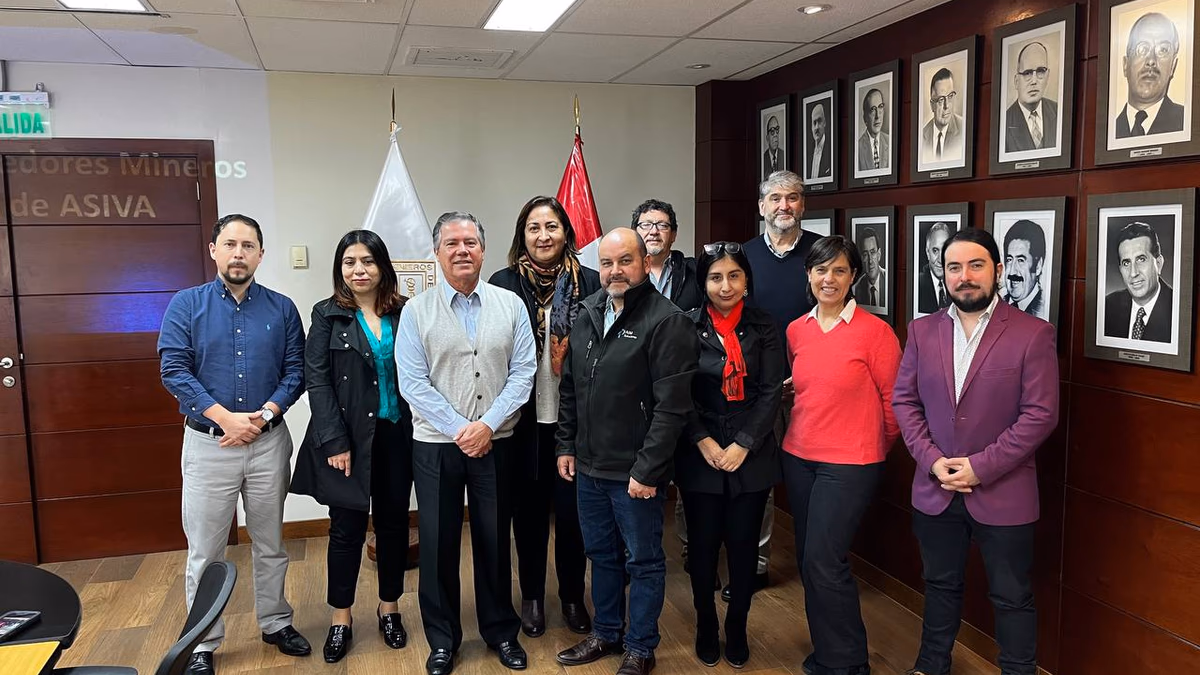 Grupo de proveedores mineros realiza misión comercial para reunirse con las principales mineras de Perú.