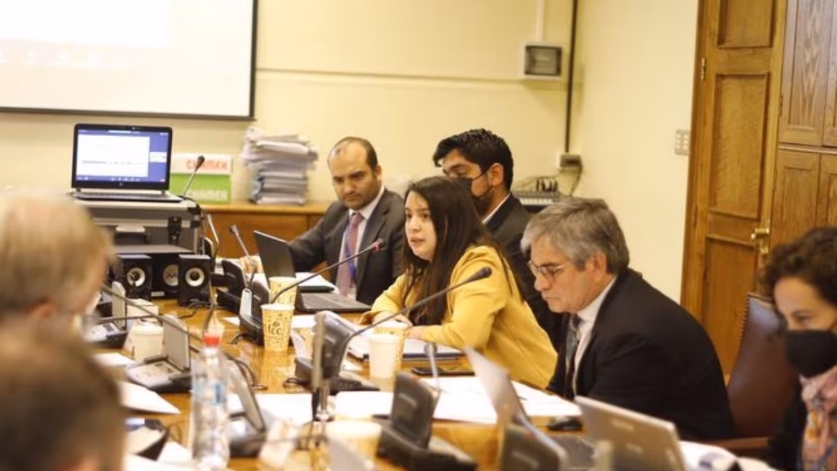 Hacienda mejora proyección de PIB para 2023 desde una caída a leve crecimiento y detalla fórmula para los ingresos del litio