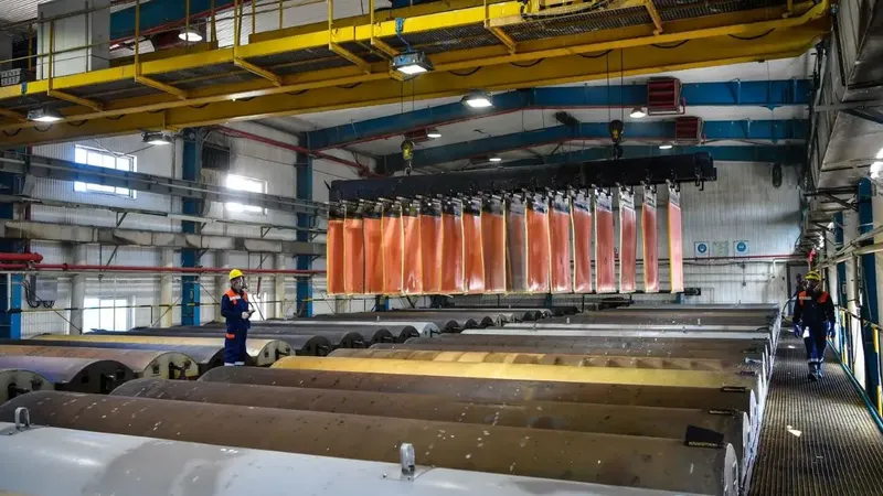 Hacienda y Dipres fijan precio de referencia del cobre en US$4,38 para Presupuesto 2026