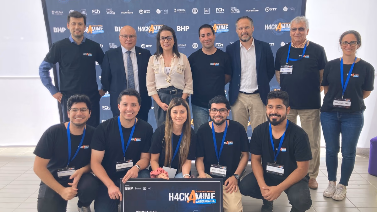 Hackamine 2022 convoca récord de más de 110 estudiantes y 30% de mujeres en su primera versión en Antofagasta