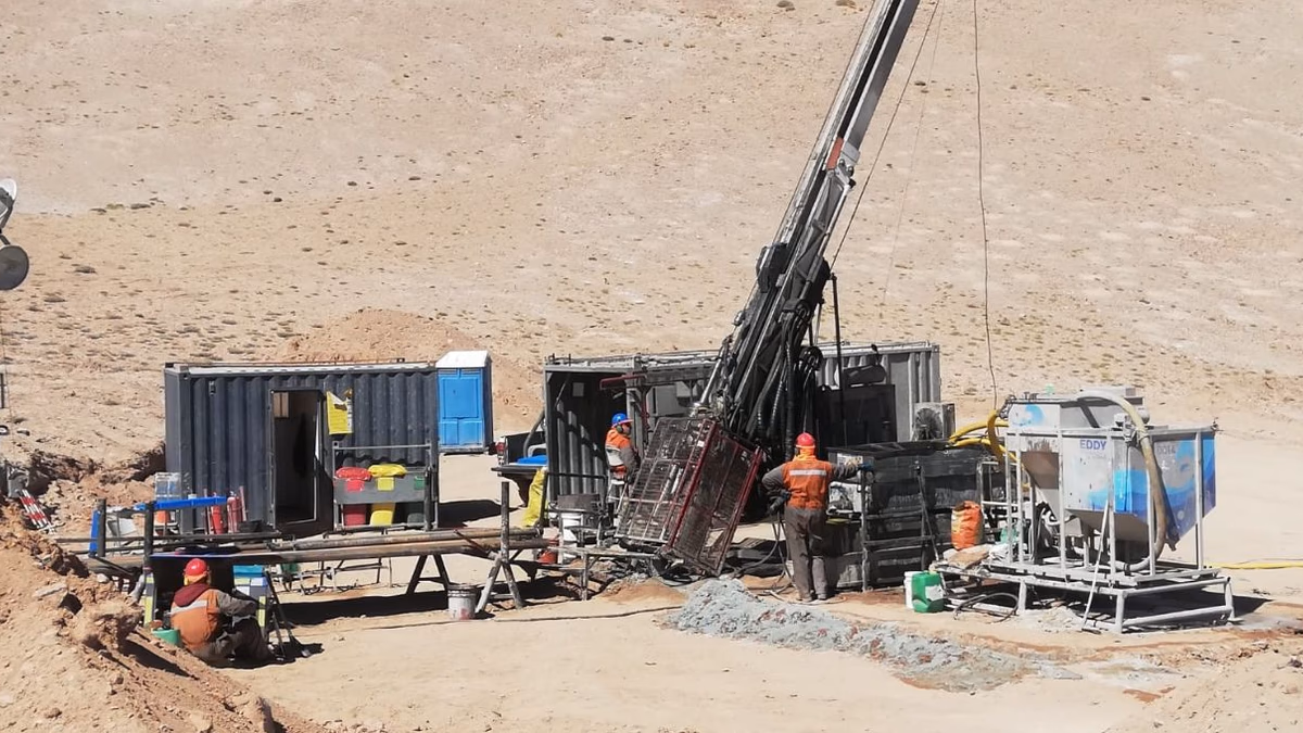 Halcones Precious Metals Revela Resultados Prometedores en Carachapampa