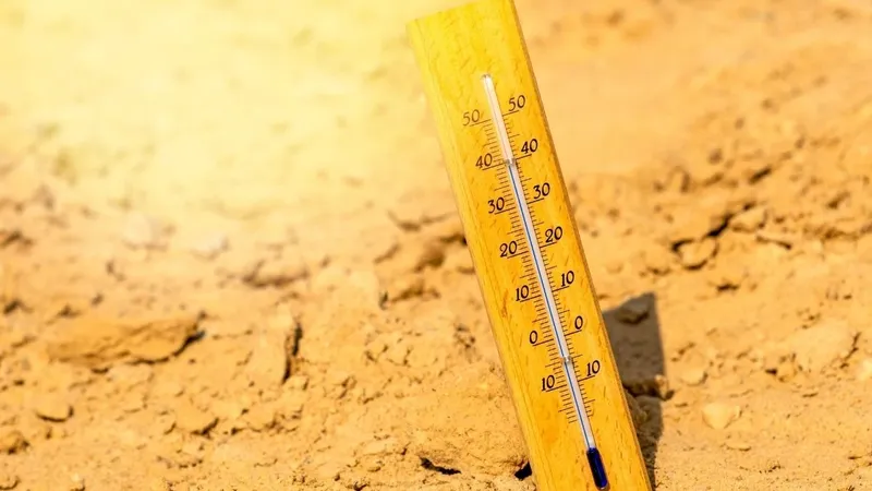 Hasta 36°C este lunes: Alerta Meteorológica por altas temperaturas en 5 regiones