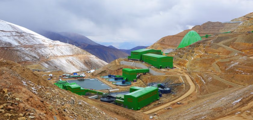 Huelga de trabajadores en mina Caserones: demandas y consecuencias de la alianza con BHP