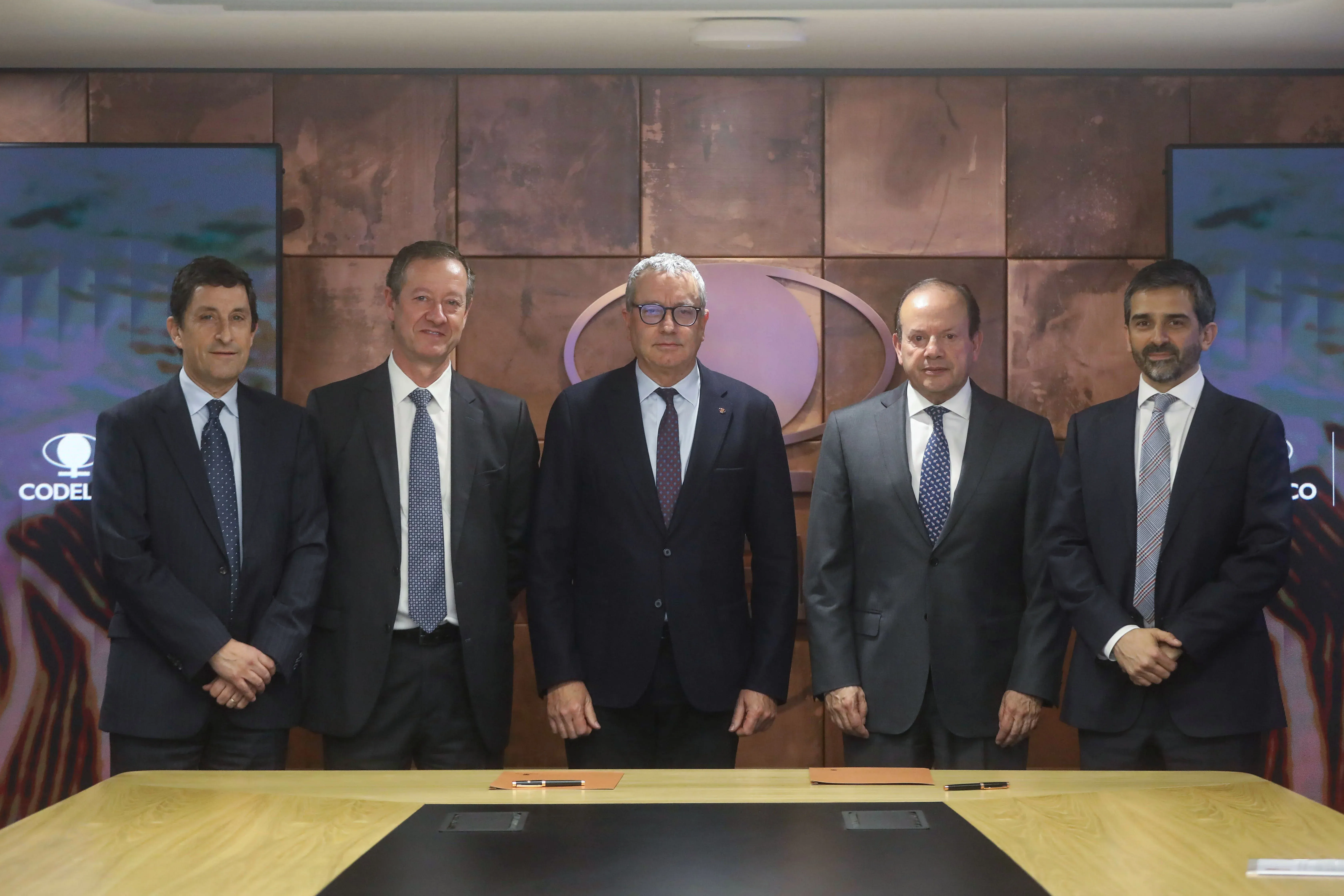 Sebastián Ríos y Cristián Arnolds, gerente general y vicepresidente de Pucobre respectivamente; junto a Bernardo Fontaine, Jorge Gómez y Alejandro Sanhueza, presidente del directorio, presidente ejecutivo y vicepre