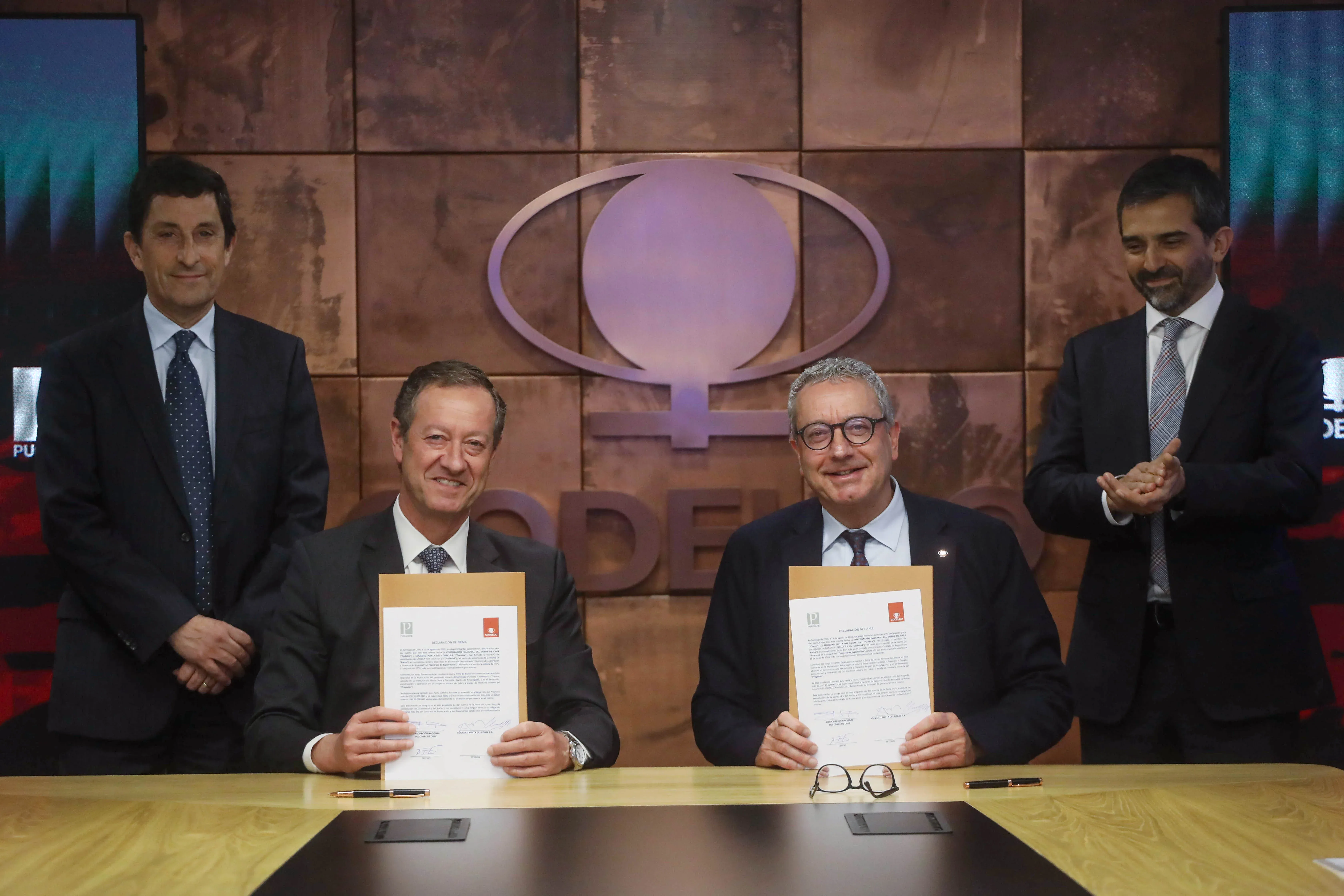De izquierda a derecha, Sebastian Rios, gerente general de Pucobre; Cristián Arnolds, vicepresidente de Pucobre; Bernardo Fontaine, presidente del directorio de Codelco y Alejandro Sanhueza, vicepresidente de Finan