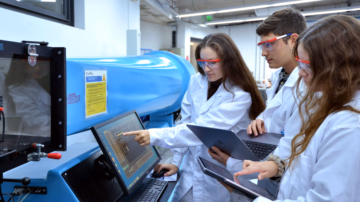 Inaugurado nuevo curso de laboratorio en energías renovables con infraestructura moderna y segura