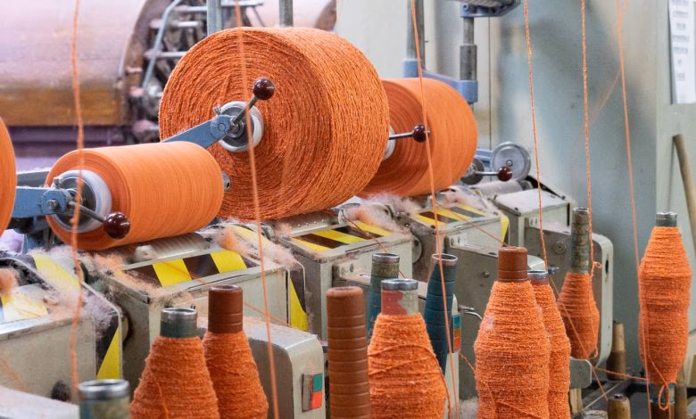 Internas de San Joaquín crearán frazadas y cojines a partir de ropa reciclada en faena