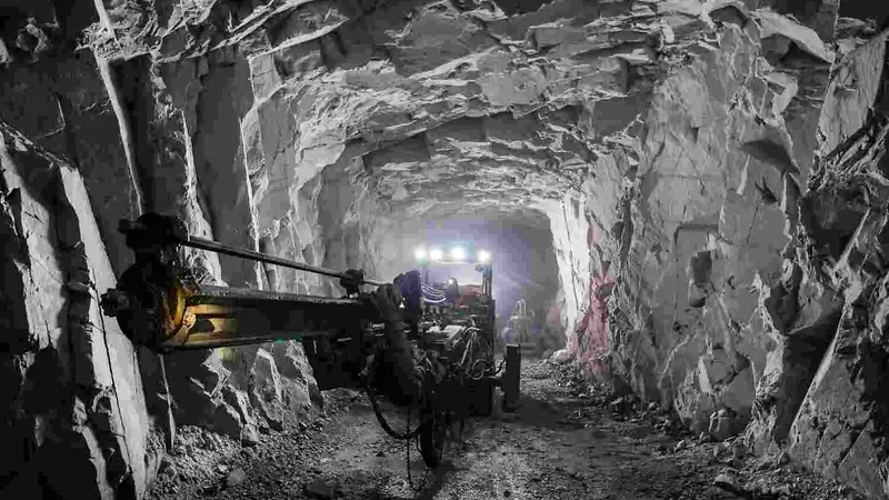 Inversión minera en Sudáfrica cae por séptimo año: desafíos y propuestas clave