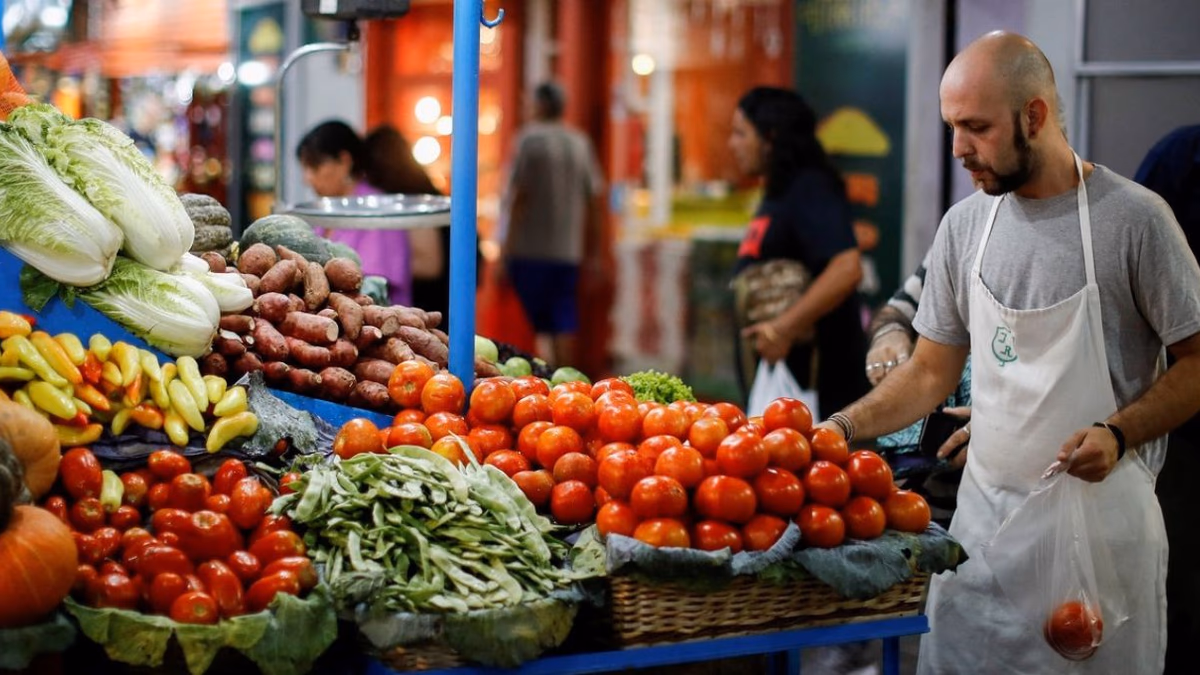 IPC sube en julio sobre las estimaciones del mercado impulsado por alza de alimentos y bebidas