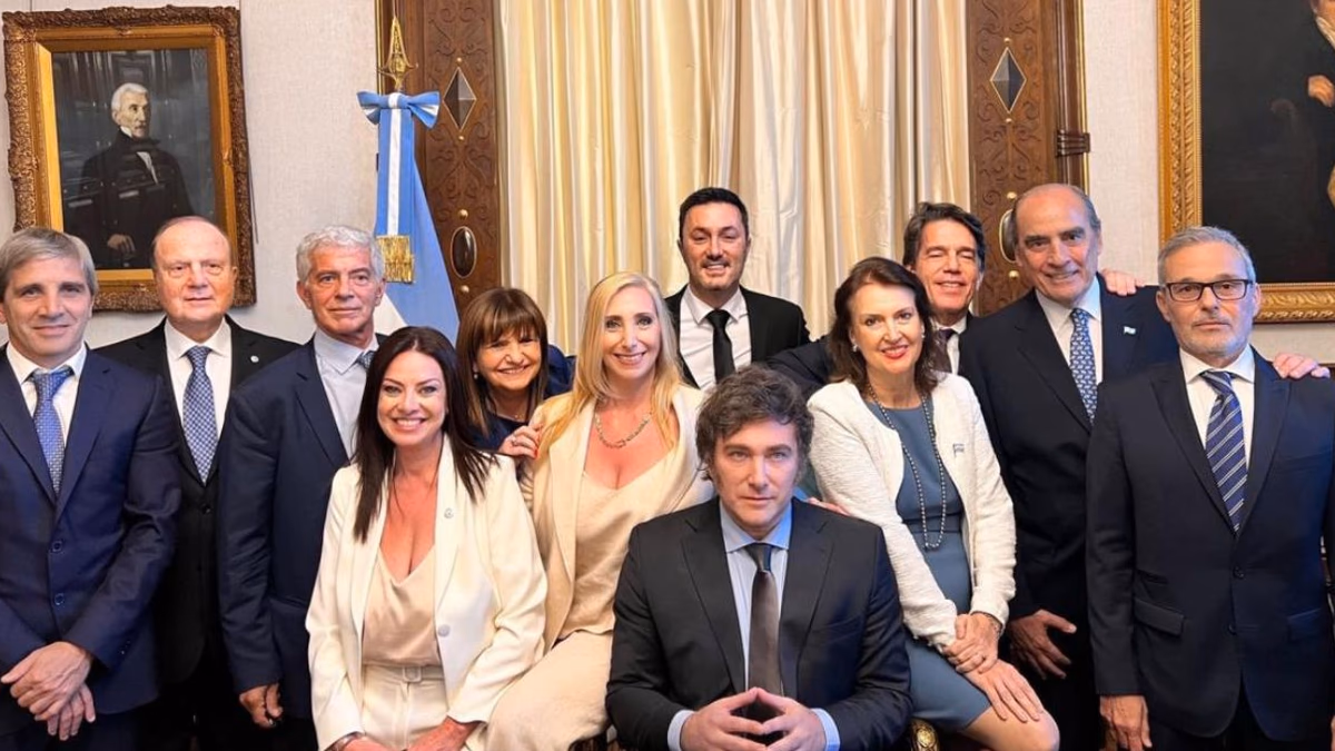 Javier Milei Inicia su Gobierno: Nuevos Ministros Juramentados en la Casa Rosada
