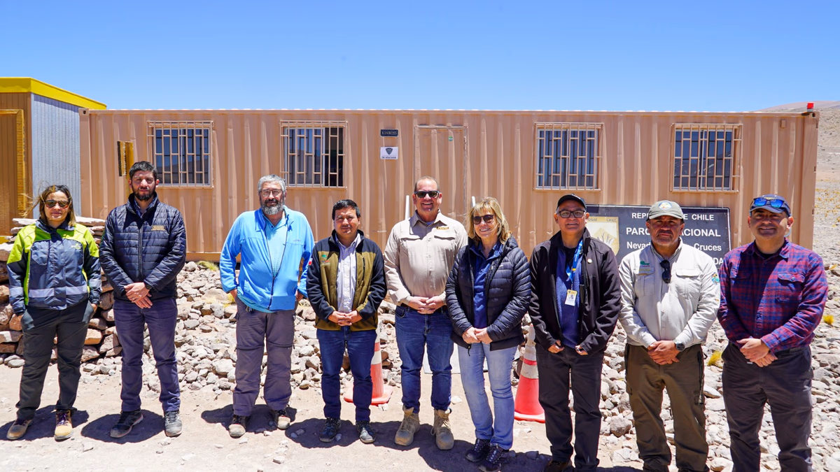 KINROSS dona tres refugios a la Universidad de Atacama en el Parque Nacional Nevado Tres Cruces