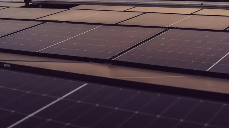 La energía solar pisa más fuerte y deja otra marca en el sistema eléctrico español