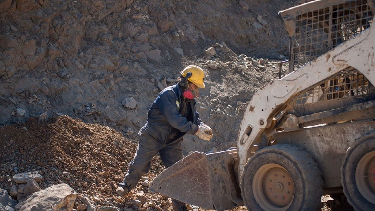 La Importancia de la Pequeña y Mediana Minería en Chile: Generación de Empleo y Desarrollo Territorial