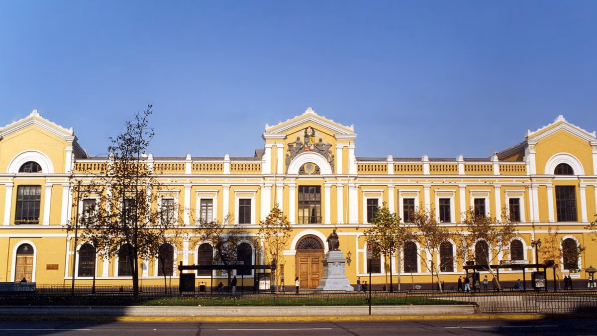 La Universidad de Chile Ofrece Oportunidades Laborales: Descubre Cómo Postular
