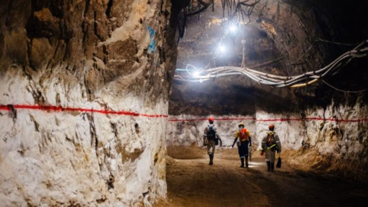 Las acciones de Gold Fields caen por el impacto en la producción de clima helado en Chile