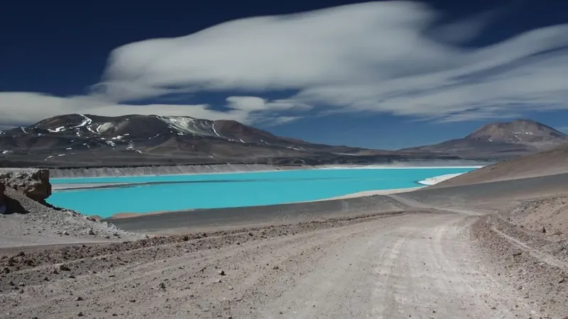 Litio: Gobierno ingresa a Contraloría decreto para contrato de operación en Laguna Verde